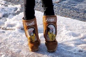 Открытка: Угги с ангелом и Дьяволом