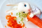 Открытка: Заяц с морковкой
