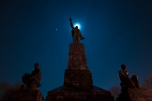 Открытка: Ленин в ночи