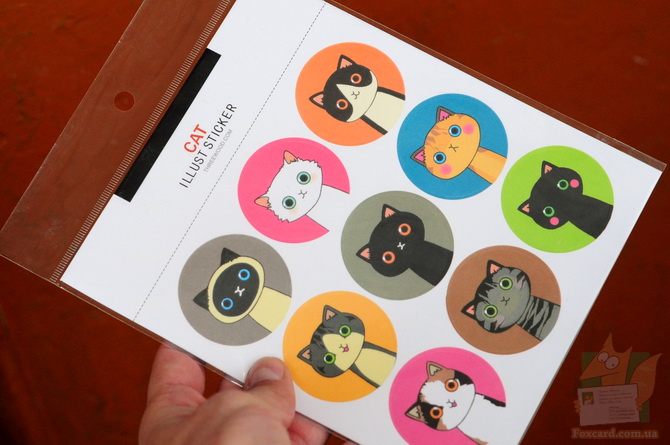 Круглые наклейки с кошками и куклами
