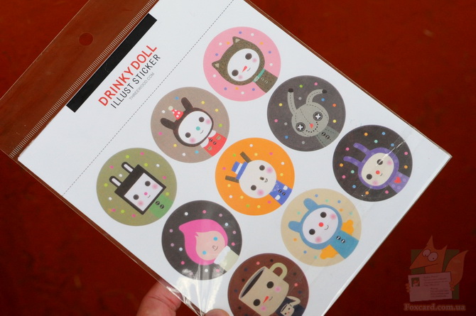 Круглые наклейки с кошками и куклами